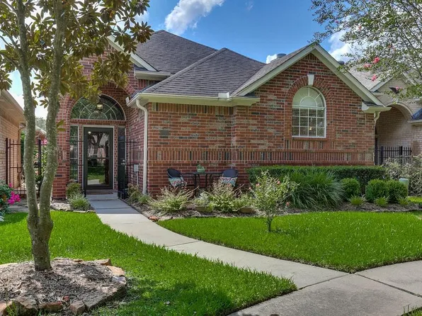 6837 Tournament Dr, Houston, TX 77069