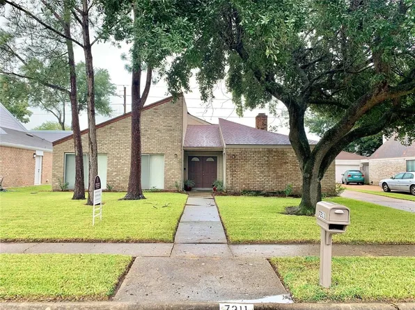 7211 Las Brisas Dr, Houston, TX 77083