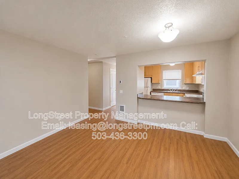 2 bed, 1.5 bath, 880 sqft, $1,695 — Photo 2