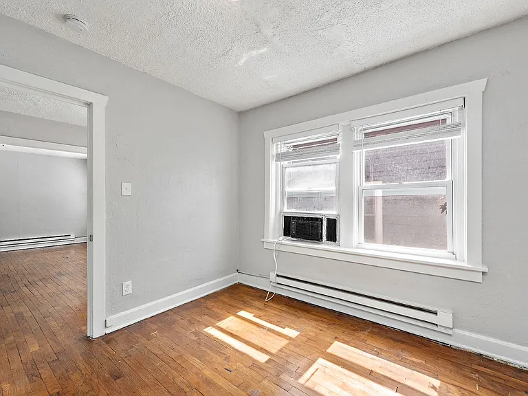 3933 Charlotte St — Photo 25