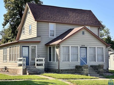 1206 3rd Ave, Alton, IA, 51003