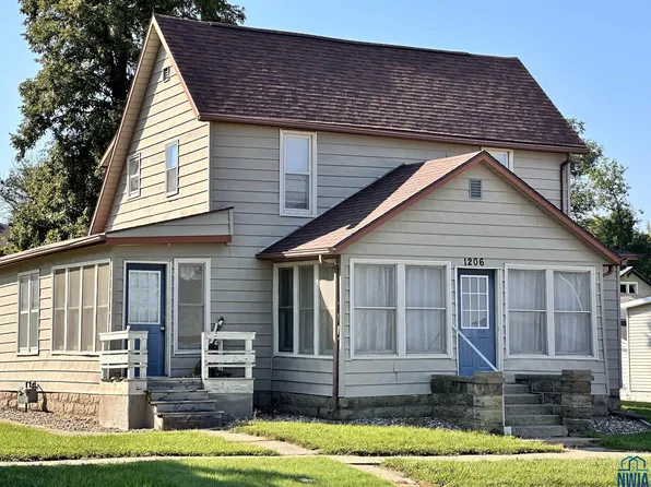 1206 3rd Ave, Alton, IA 51003