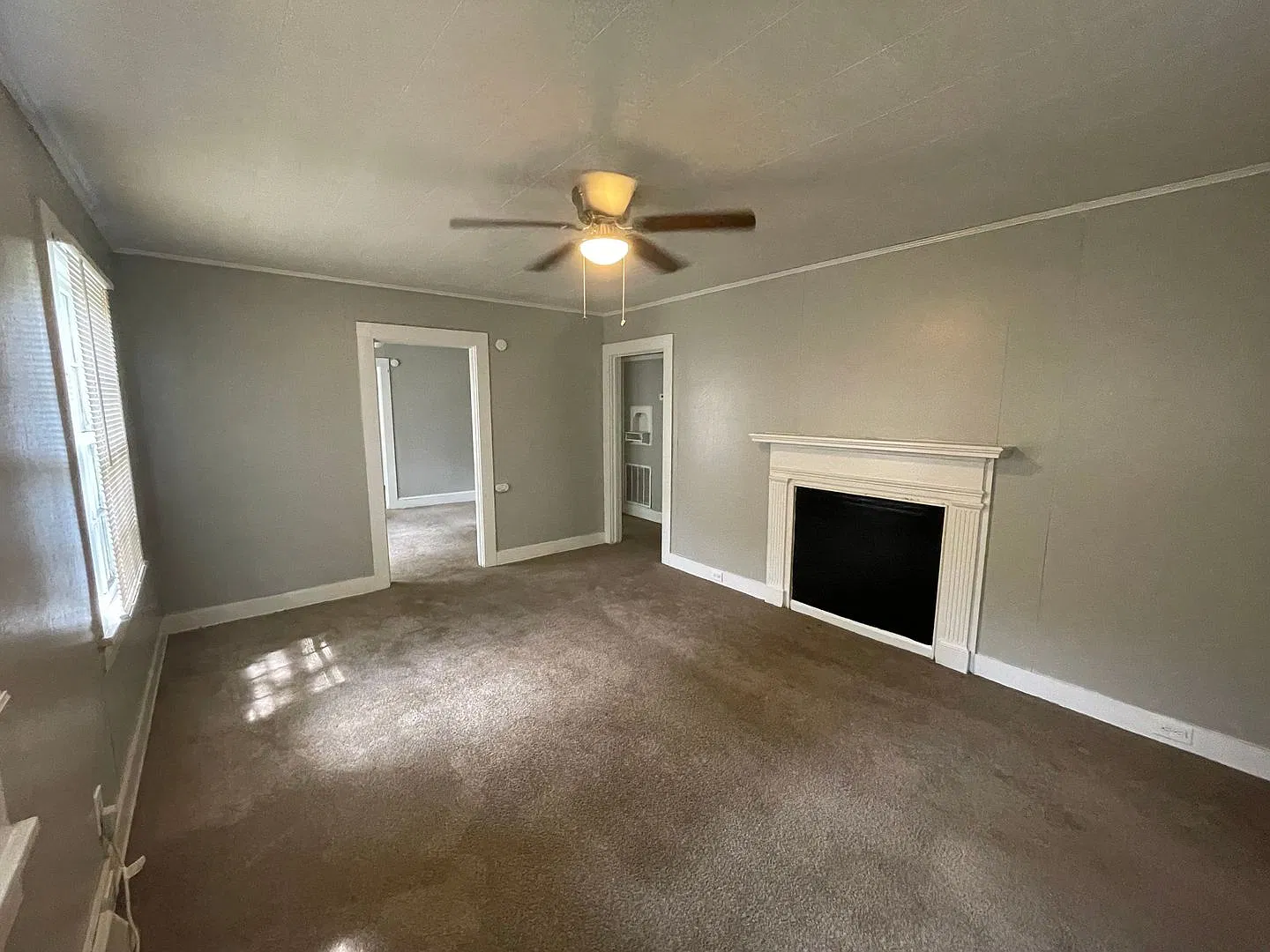 Coming Soon! Huge 3 Bedroom House! — Photo 3