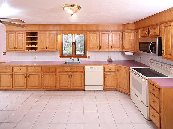 4th image of 40 William Hersey Ln