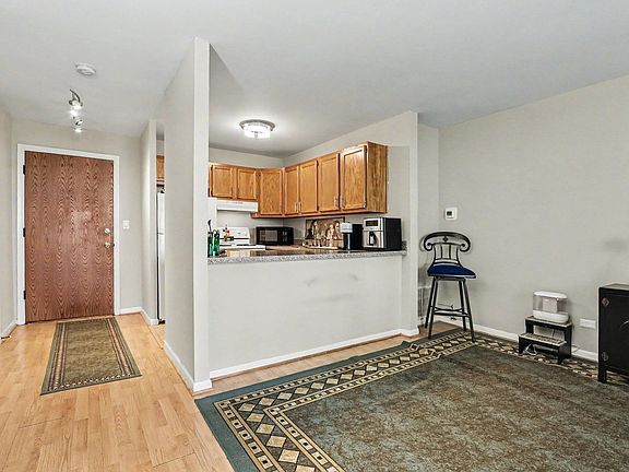 3rd image of 5810 Oakwood Dr Unit 5C