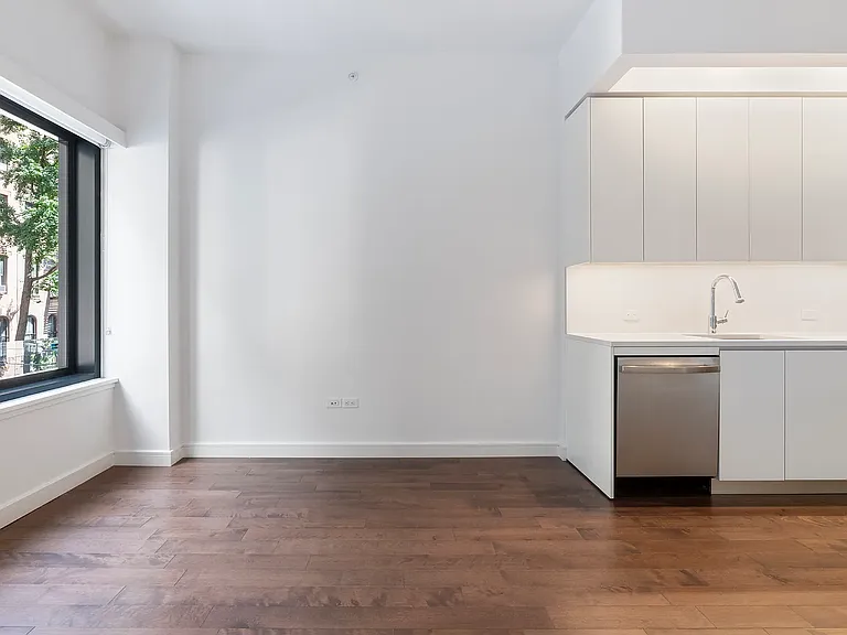 232 E 54th St #5D — Photo 5