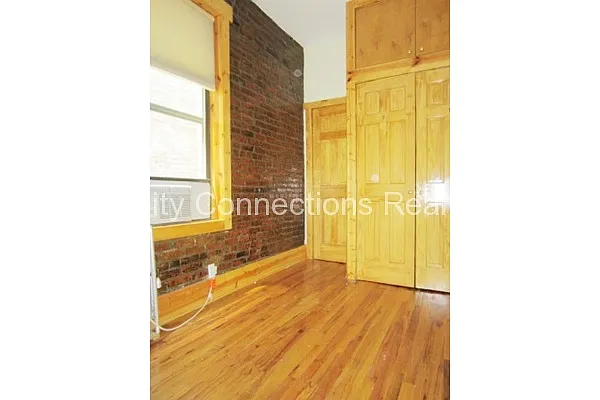 Rented by City Connections Realty | media 15