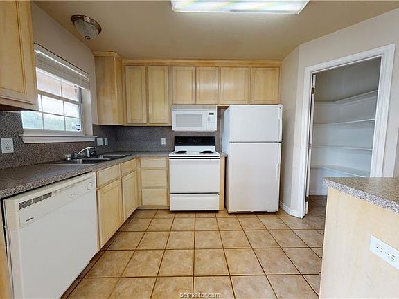 5th image of 1422 Western Oaks Ct