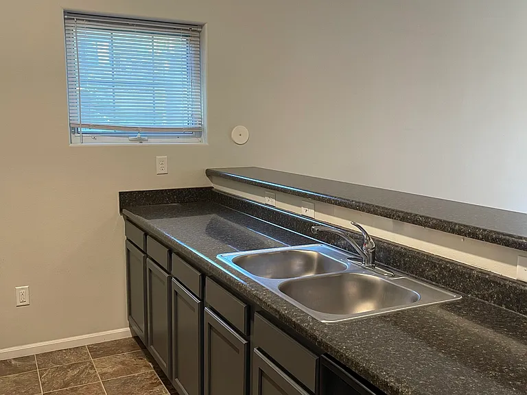 408 S Van Buren St #8 — Photo 3