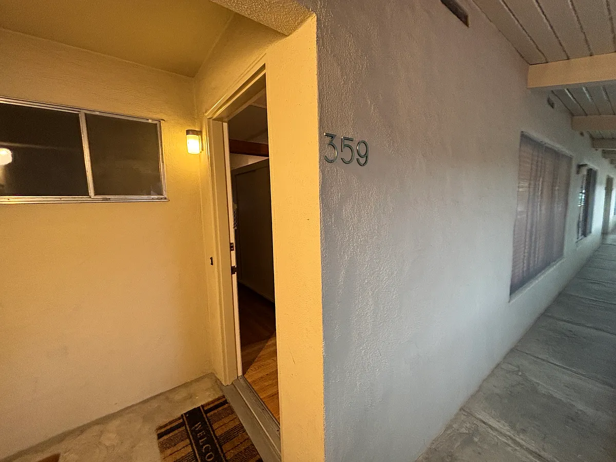 Building Photo - 359 Everett Ave #359