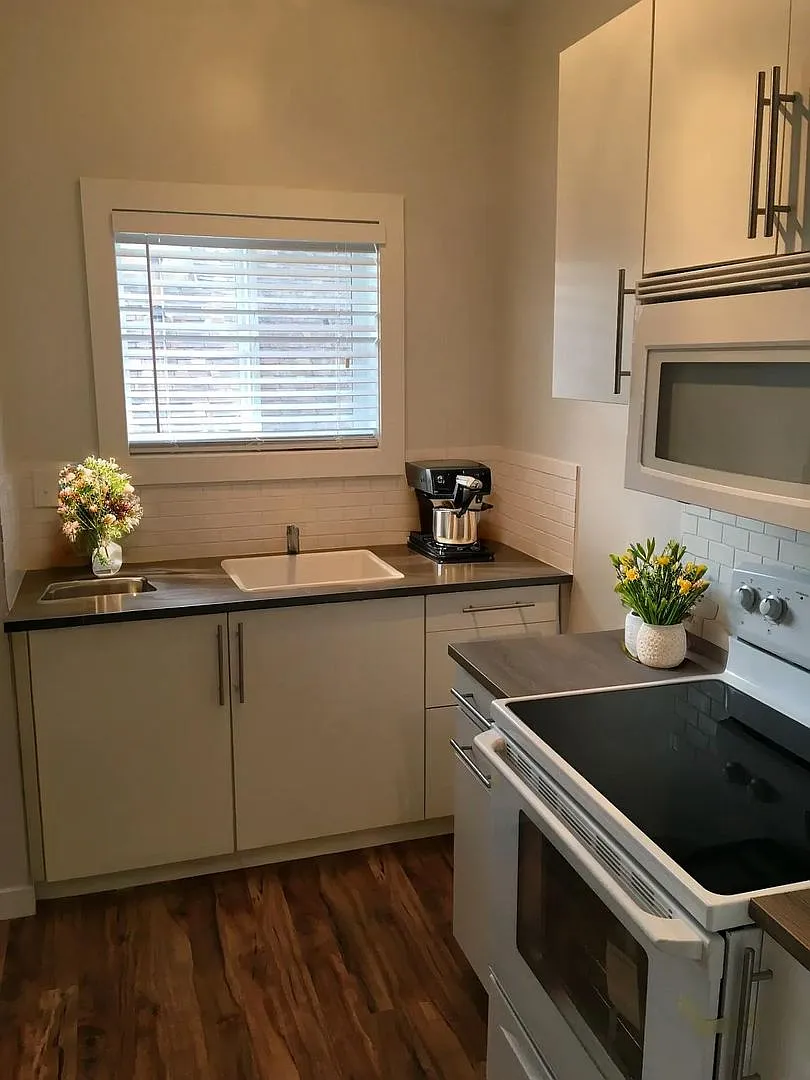 Cozy Highland Park Living at 4933 Echo Street — Photo 3