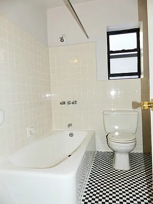 Rented by Immac Realty | media 35