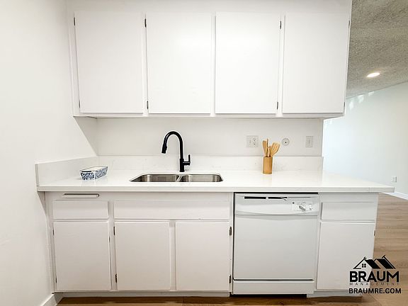 4th image of 5461 Kester Ave APT 212