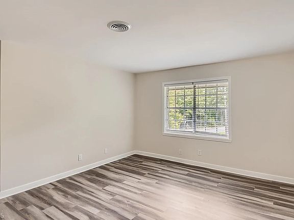 5th image of 131 Cleveland St