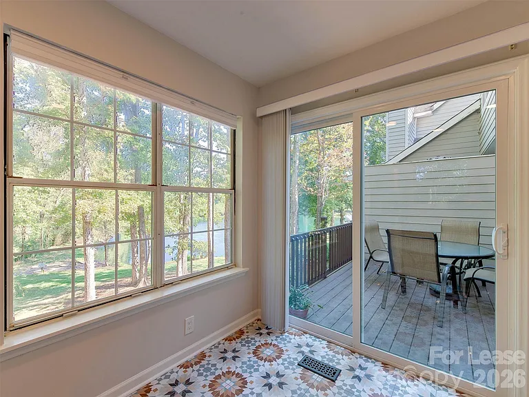 9006 Saint Thomas Ln — Photo 11