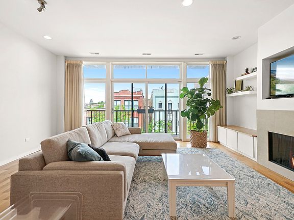 3rd image of 2033 N Damen Ave APT 3N