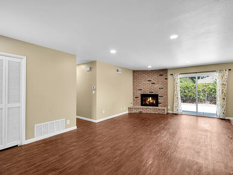 853 Hale Ct — Photo 10