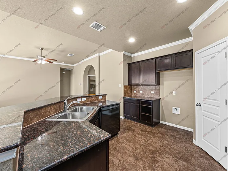 5607 Blackstone Dr — Photo 18