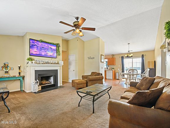 5th image of 200 Essex Court