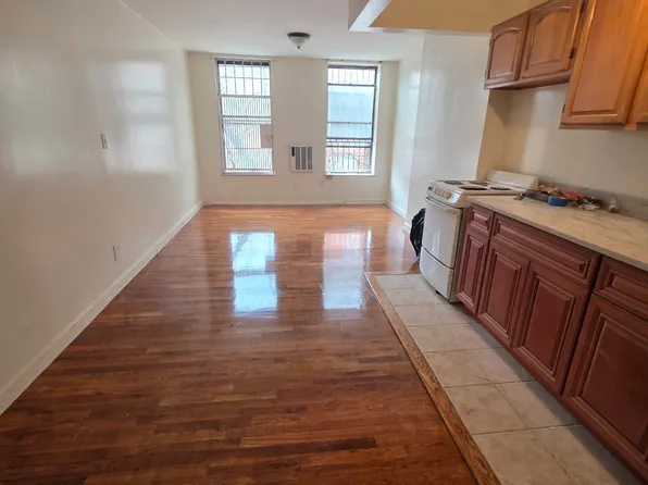 2175 3rd Avenue image 1 of 5