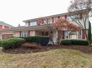 6514 Rodgers Dr, Willowbrook, IL 60527