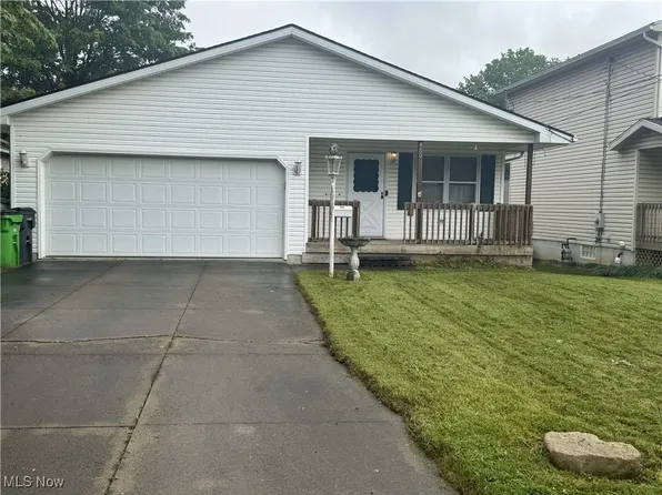 460 Glenn St, Barberton, OH 44203