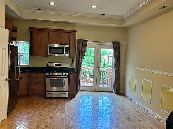 2nd image of 624 11th St NE #1