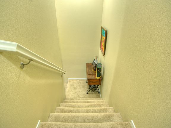 3rd image of 328 Antoni Gln Unit 1004