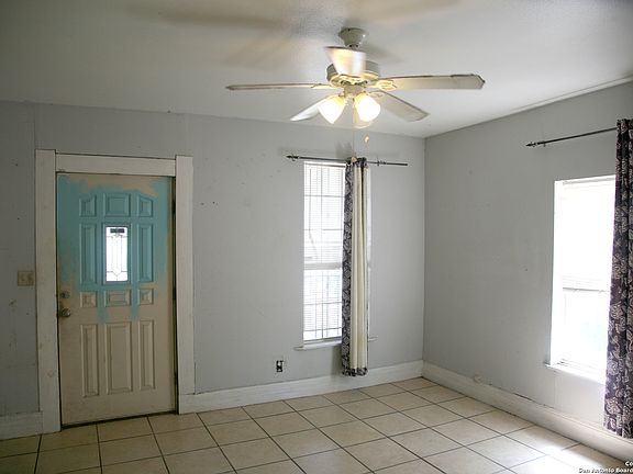 5th image of 301 SANDMEYER ST