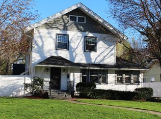 2561 Middle Rd, Davenport, IA 52803