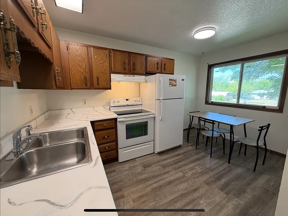 616 8th Ave NE #4