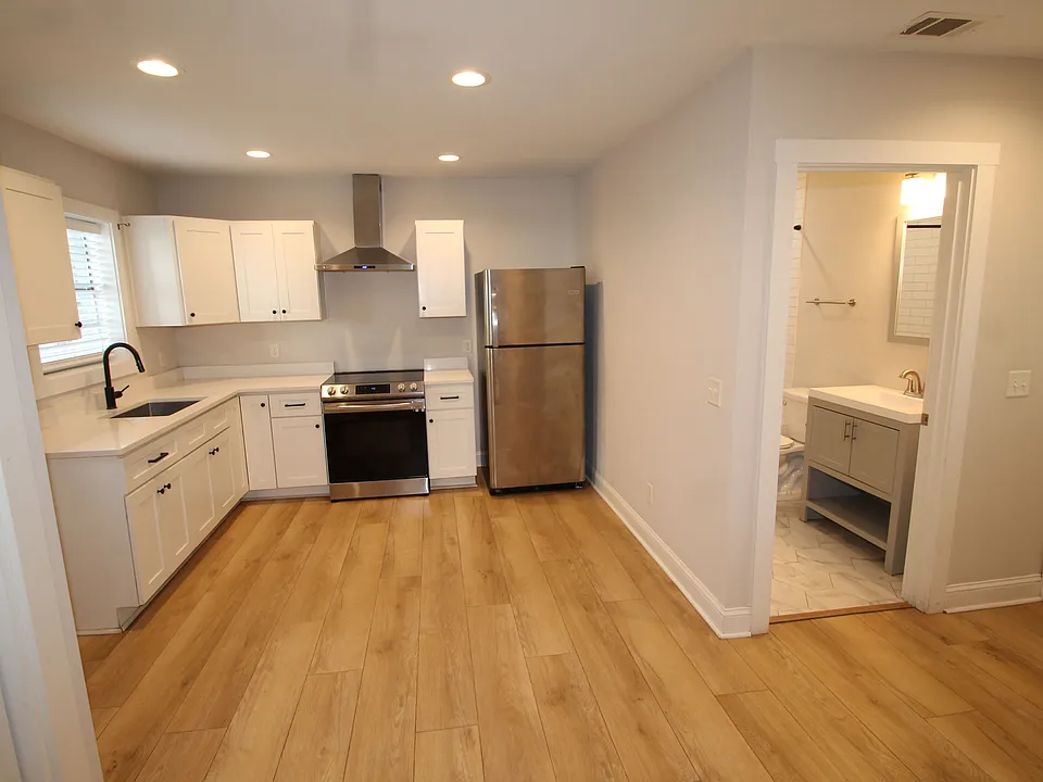 217 W 39th St #B