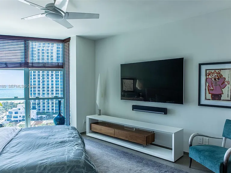 300 S Pointe Dr #1502 — Photo 18