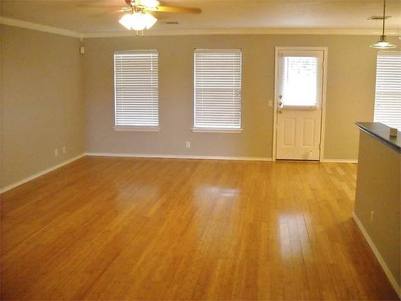 5th image of 106 Bayliss St