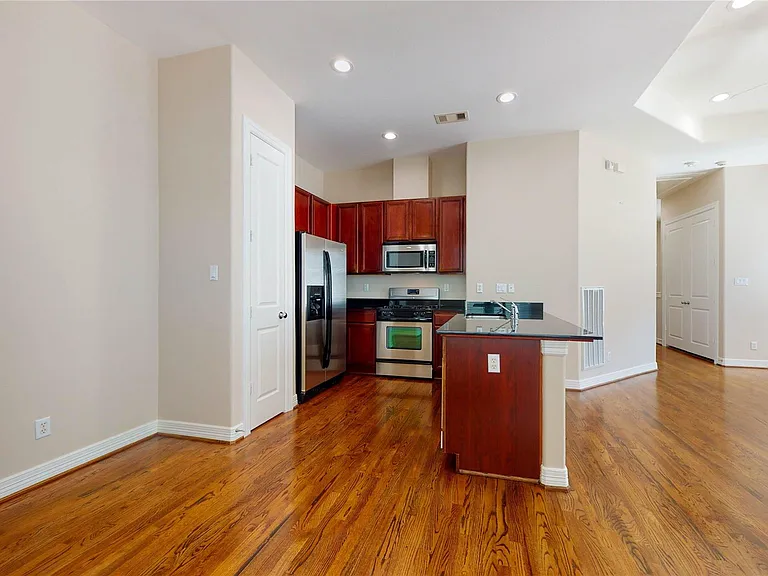 3826 Center St — Photo 25