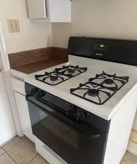 812 Hazelton St #B — Photo 3