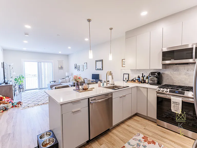 458 Washington St #304 — Photo 5