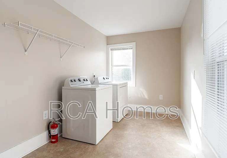 1037 E Tabor St — Photo 13