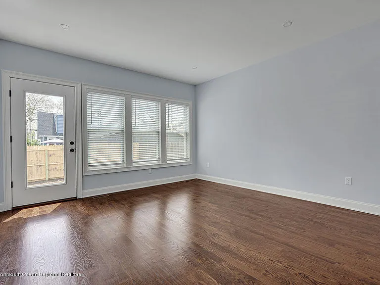 223 16th Ave — Photo 13