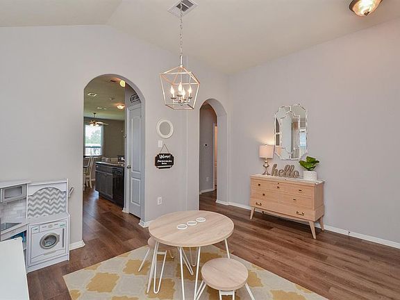 4th image of 5127 Royal Cypress Dr