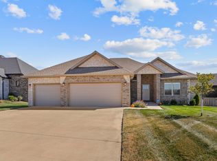 5918 S Meadowood Ave, Springfield, MO 65810