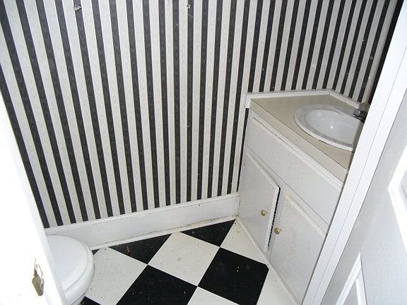 5th image of 409 Atlantic Ave