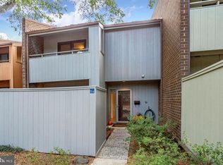 1756 Wainwright Dr, Reston, VA 20190