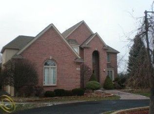 5922 Orchard Woods Dr, West Bloomfield, MI