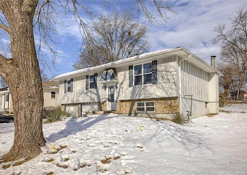 1st image of 501 NE Summit Dr