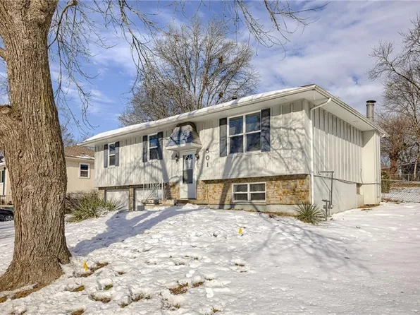 501 NE Summit Dr, Blue Springs, MO 64014