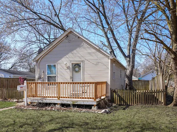 137 S John St, Crown Point, IN 46307