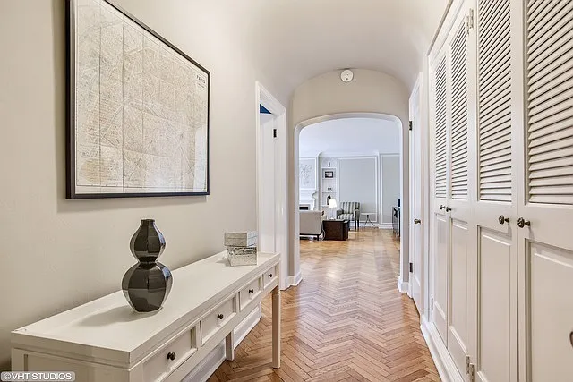 421 W Melrose St #15D — Photo 2