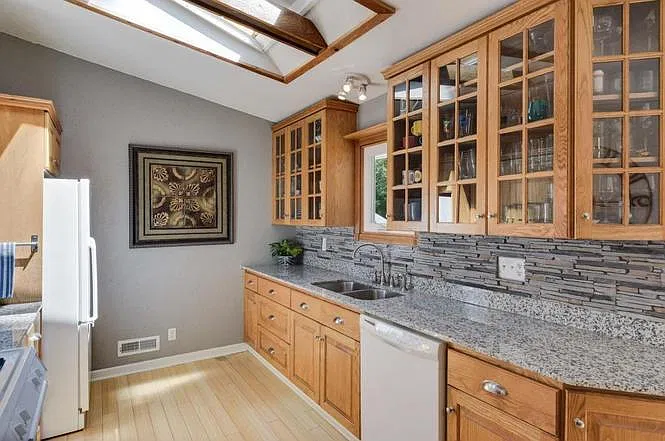 4 bed, 1650 sqft, $2,500 — Photo 4