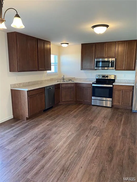 4 bed, 3.5 bath, 2544 sqft, $2,395 — Photo 4